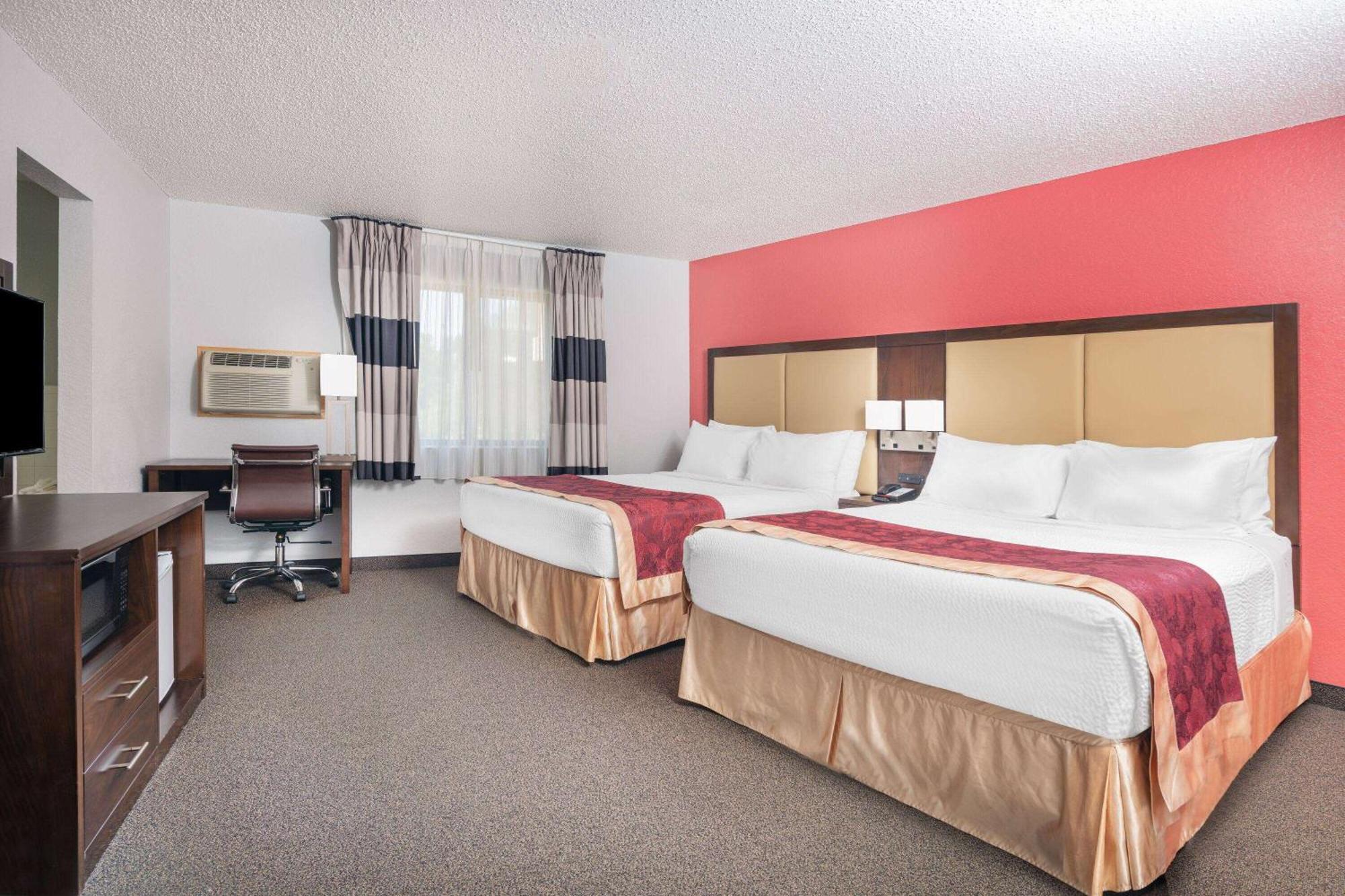 Ramada By Wyndham Keystone Near Mt Rushmore Екстер'єр фото