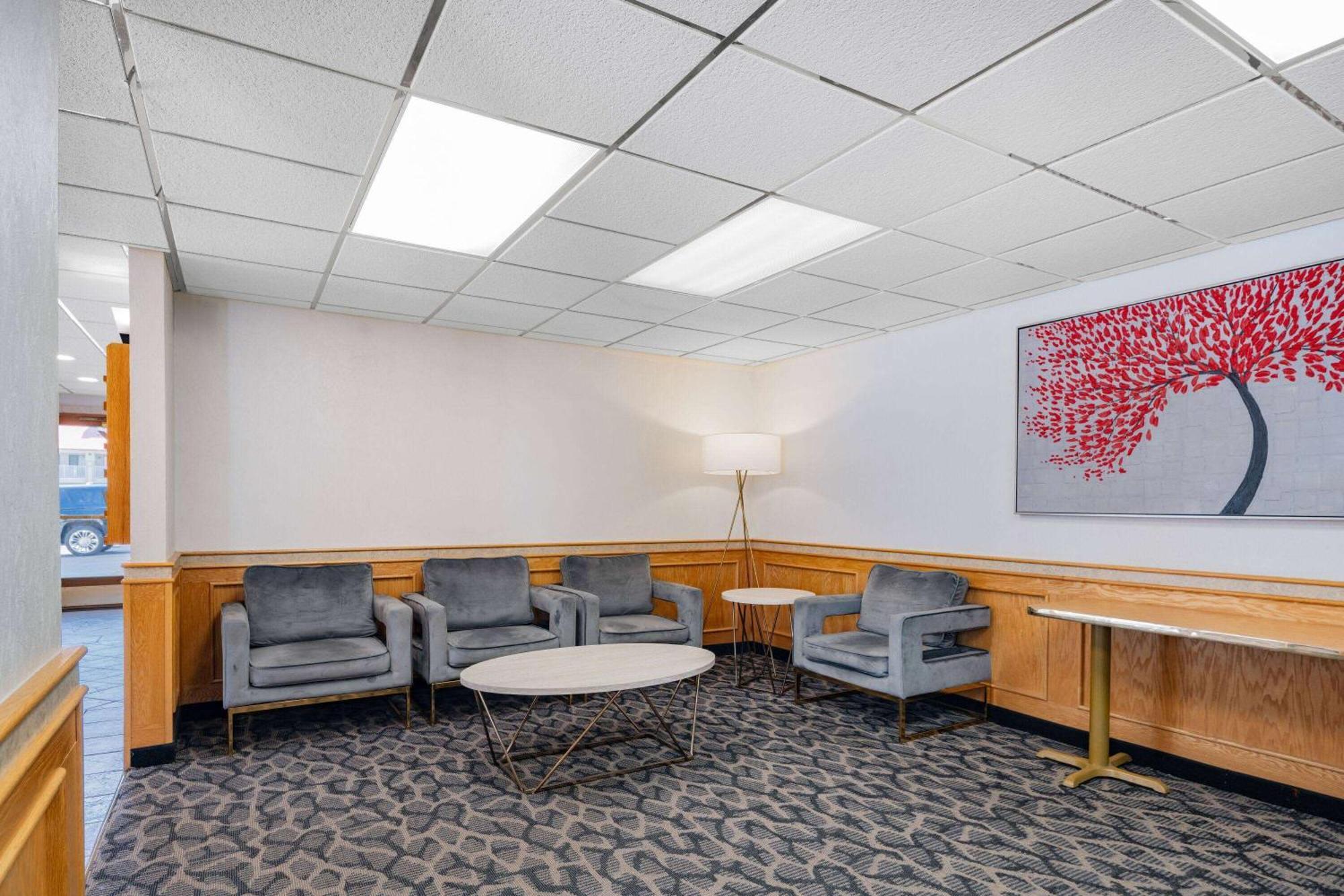 Ramada By Wyndham Keystone Near Mt Rushmore Екстер'єр фото