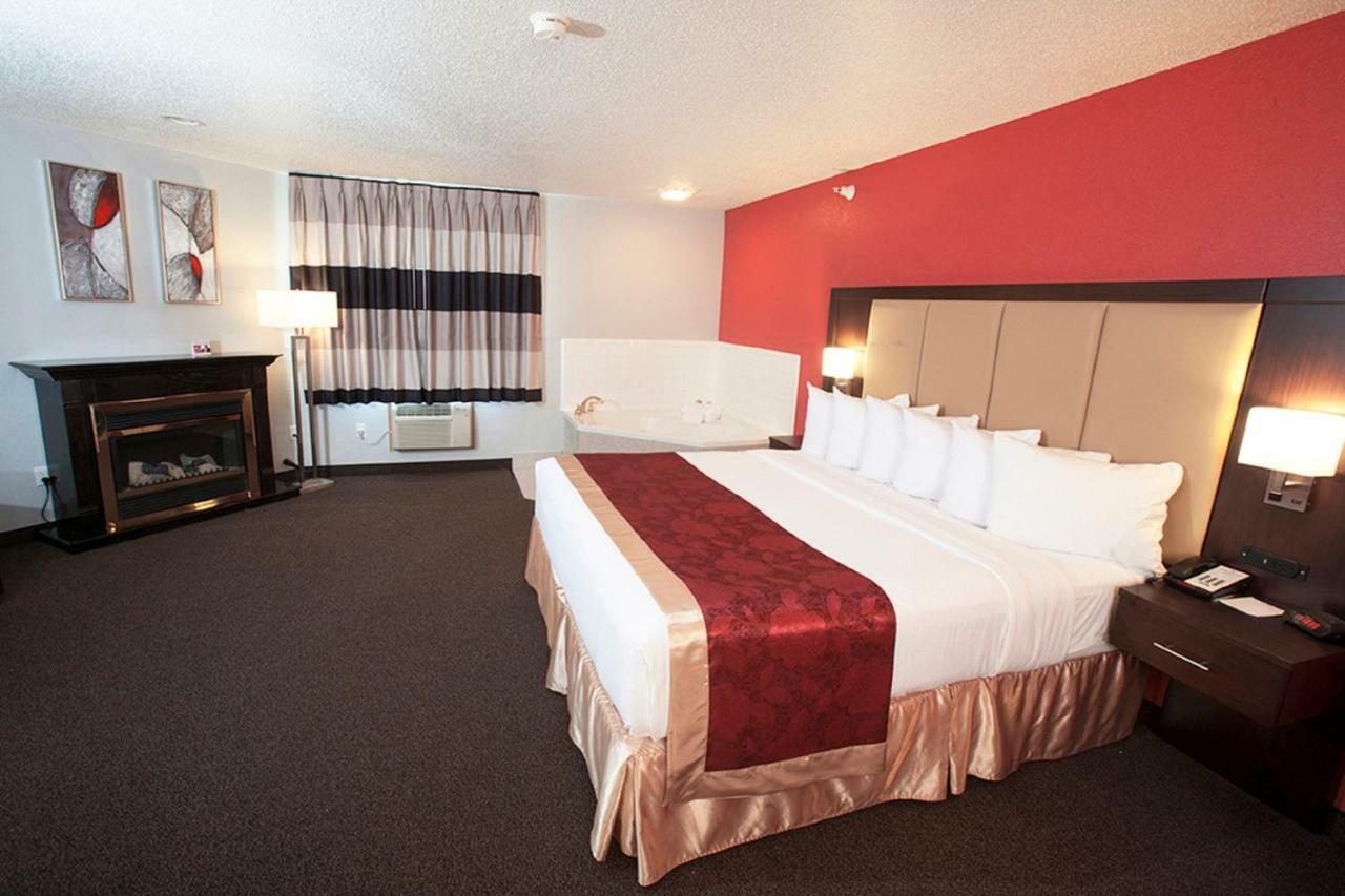 Ramada By Wyndham Keystone Near Mt Rushmore Екстер'єр фото