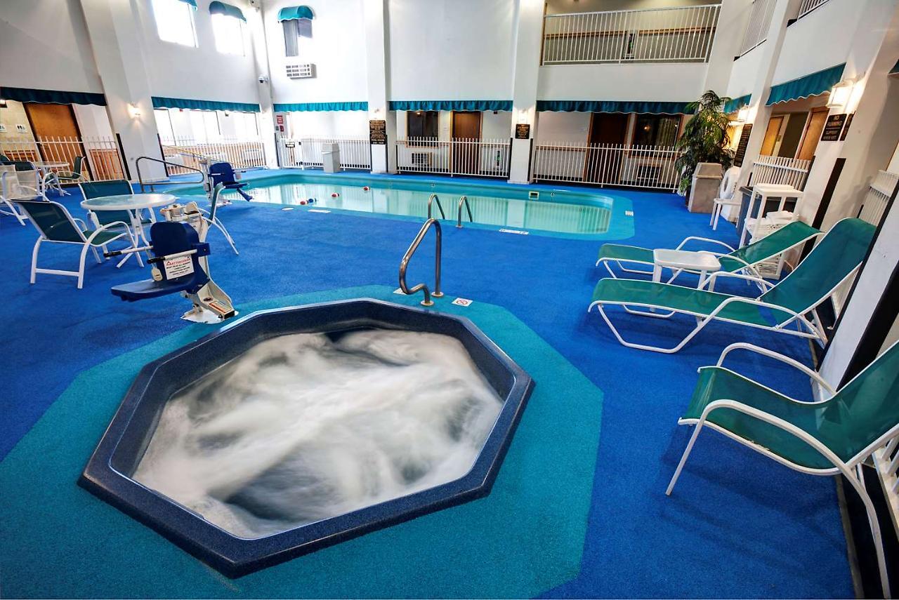 Ramada By Wyndham Keystone Near Mt Rushmore Екстер'єр фото