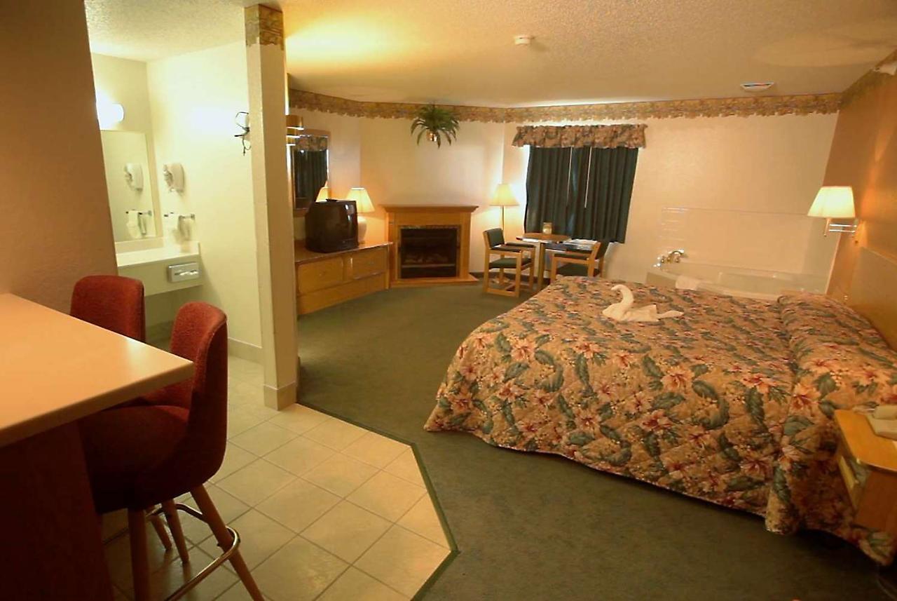 Ramada By Wyndham Keystone Near Mt Rushmore Екстер'єр фото